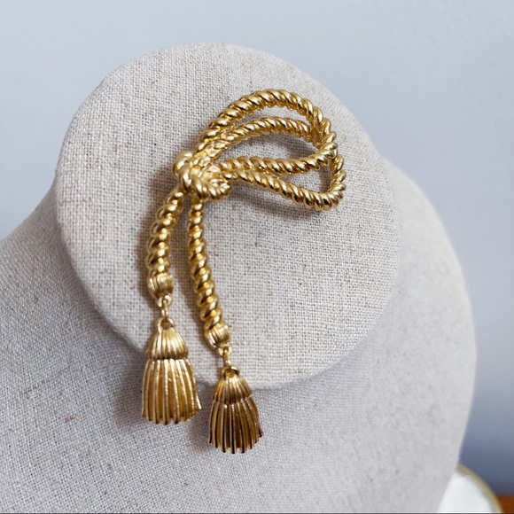 Vintage Gold Tone Twisted Rope Bow Dangling Tassel Statement Brooch - Picture 5 of 10